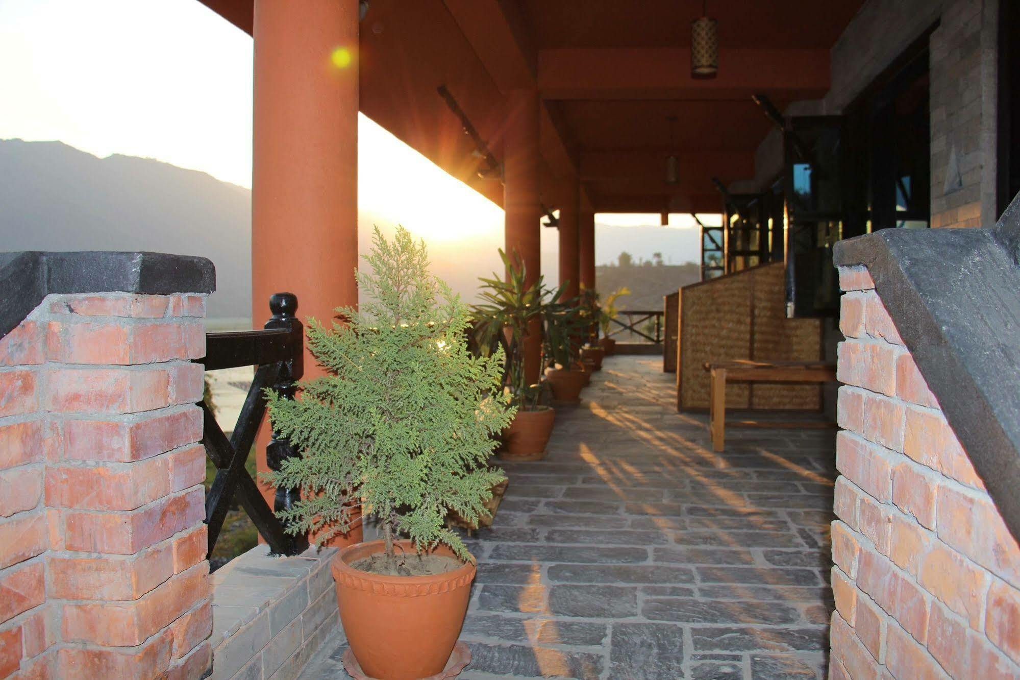 Nar-Bis Hotel Pokhara Exterior photo