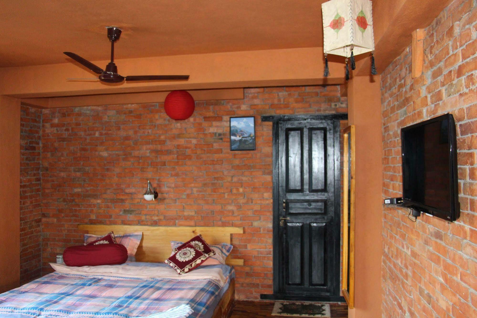 Nar-Bis Hotel Pokhara Exterior photo