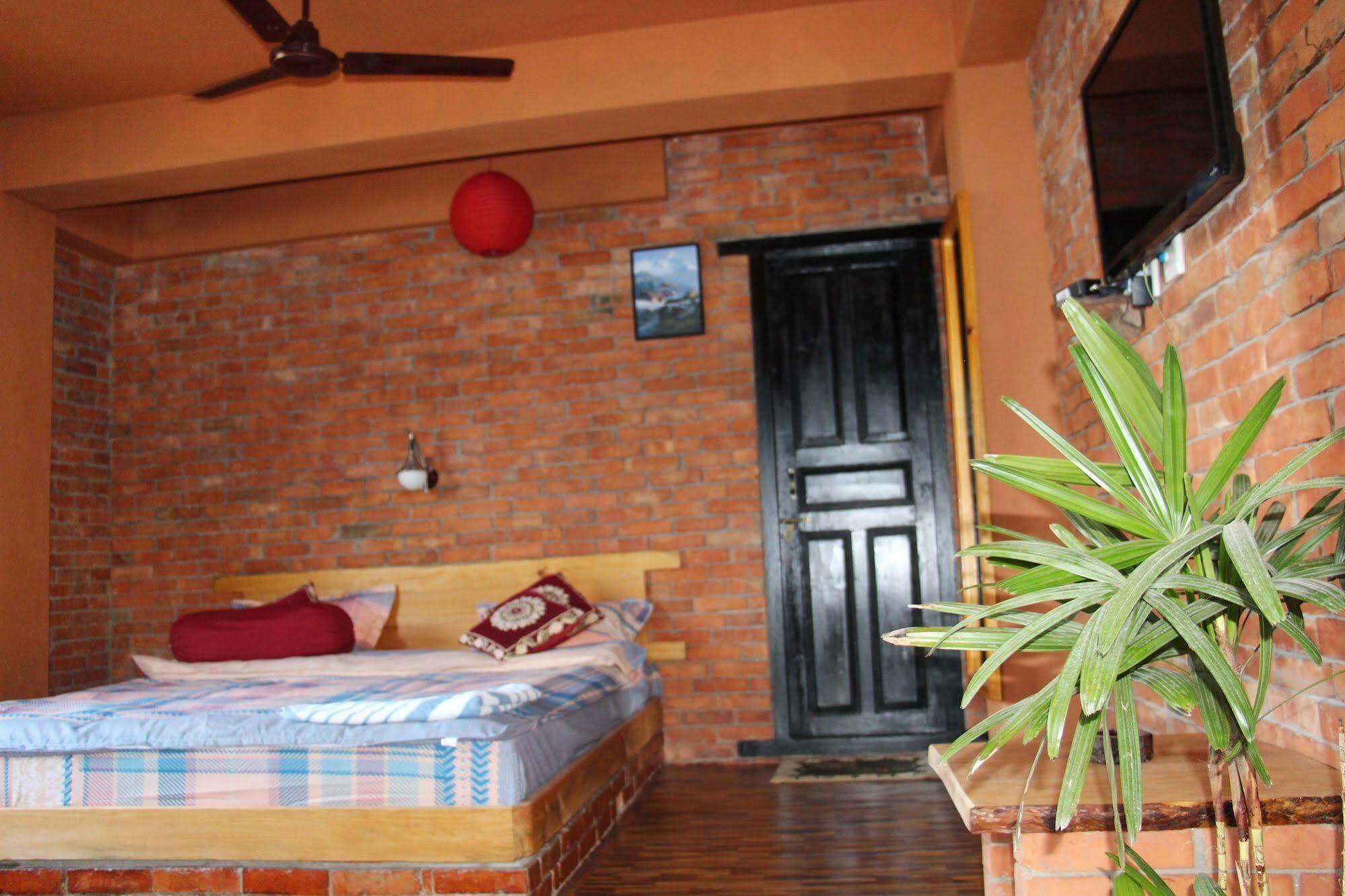 Nar-Bis Hotel Pokhara Exterior photo