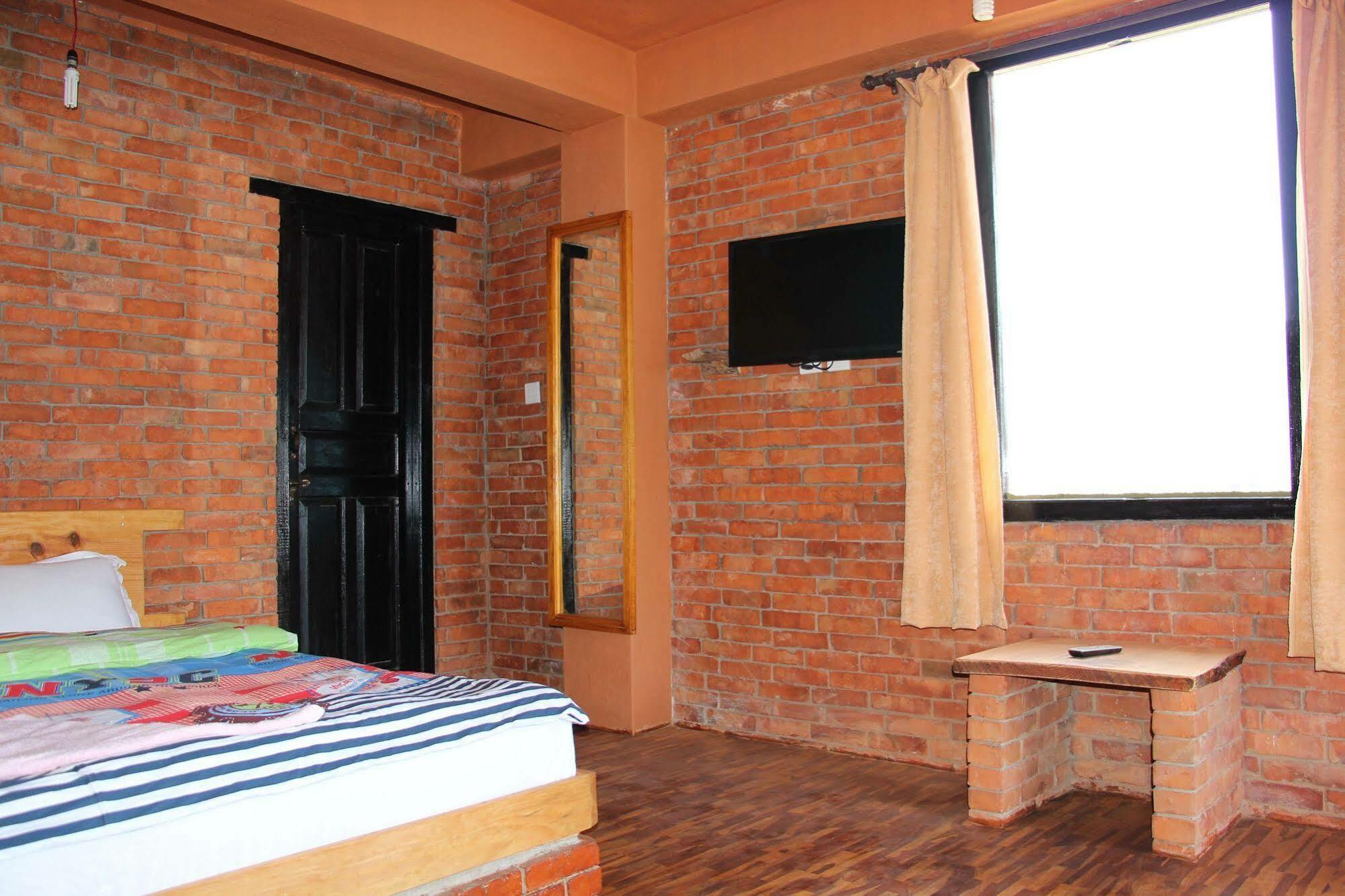 Nar-Bis Hotel Pokhara Exterior photo